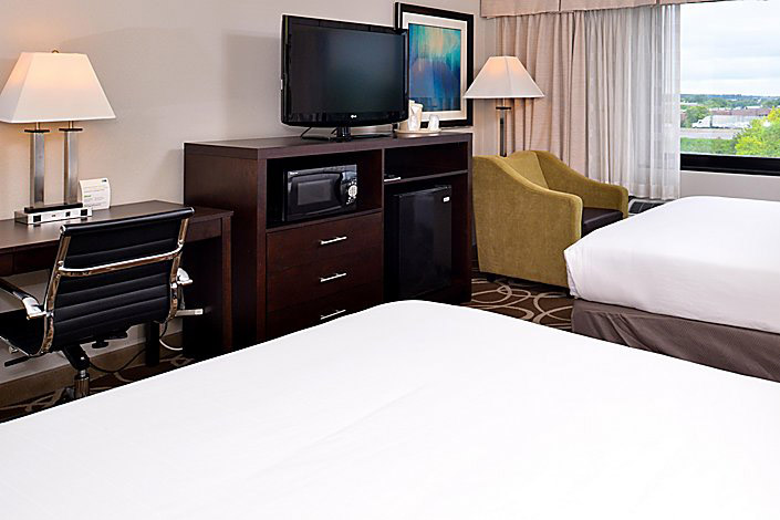[cropped] holiday-inn-express-maryland-heights-4043511060-2x1