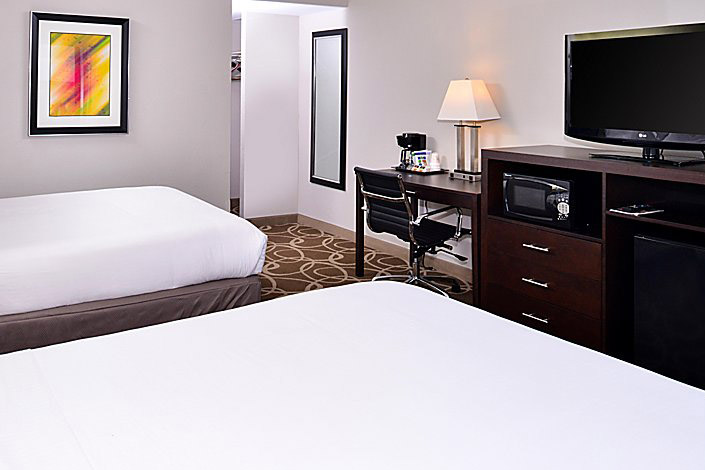 [cropped] holiday-inn-express-maryland-heights-4043511137-2x1