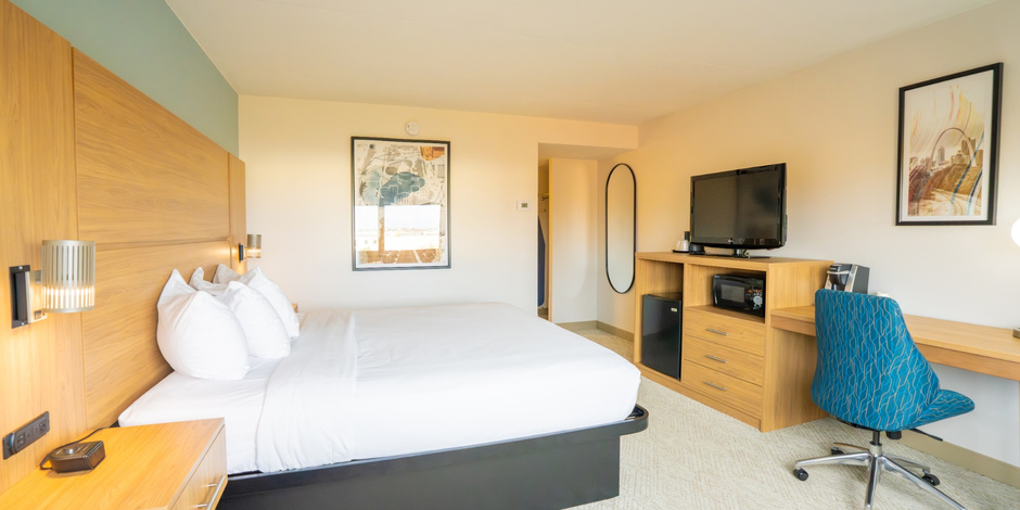 Elimwood_Guest_Room_940x470